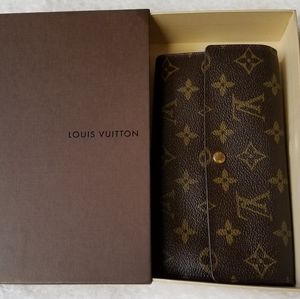 Sarah long wallet monogram